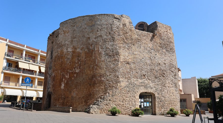 Alghero - Torre San Giovanni, Largo S. Francesco (Ss)