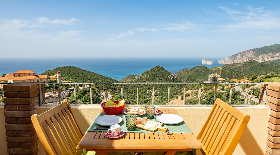 Colazione sulla terrazza vista mare