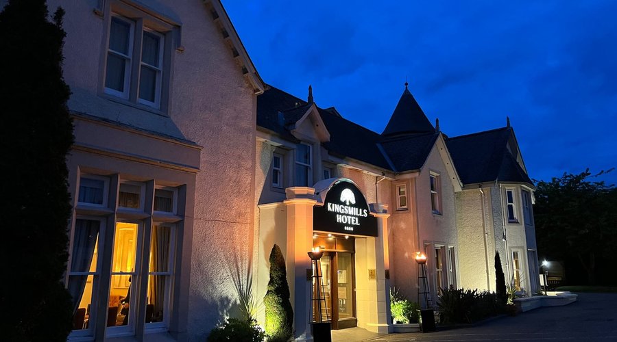 Exterior with flame lanterns for a large event