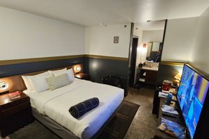 Room & Suite