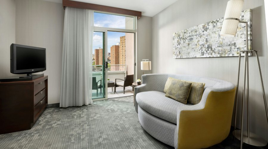 One-Bedroom Balcony Suite – Sitting Area