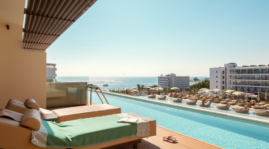 Prestige Swim Up Suite