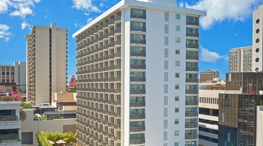 Laylow Waikiki Autograph Hotel