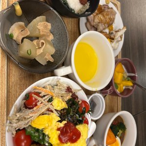野菜が沢山取れる朝食バイキングです。