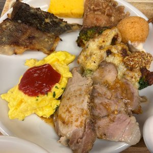 野菜が沢山取れる朝食バイキングです。