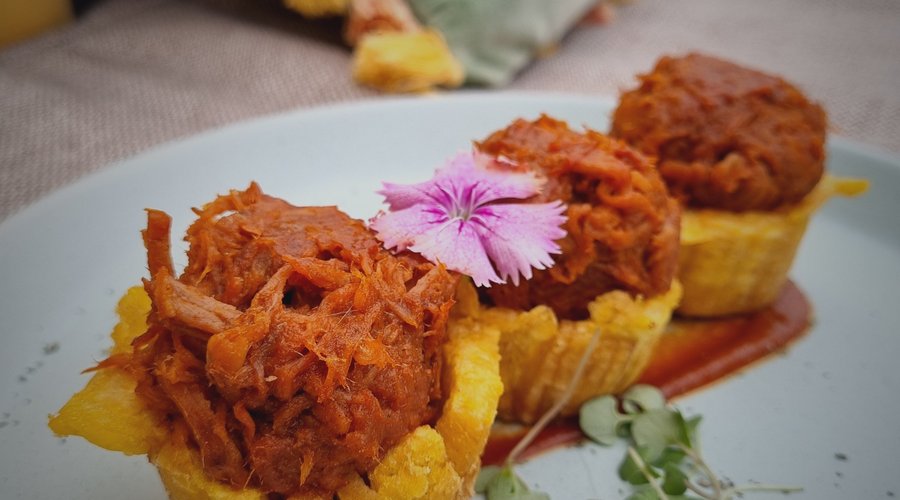 TOSTONES