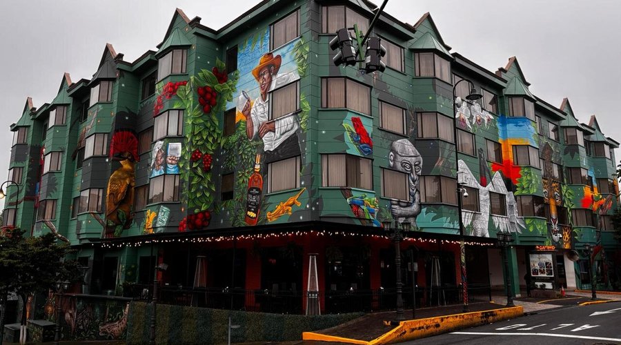 Hotel y Casino Taormina | El mural más grande de Costa Rica