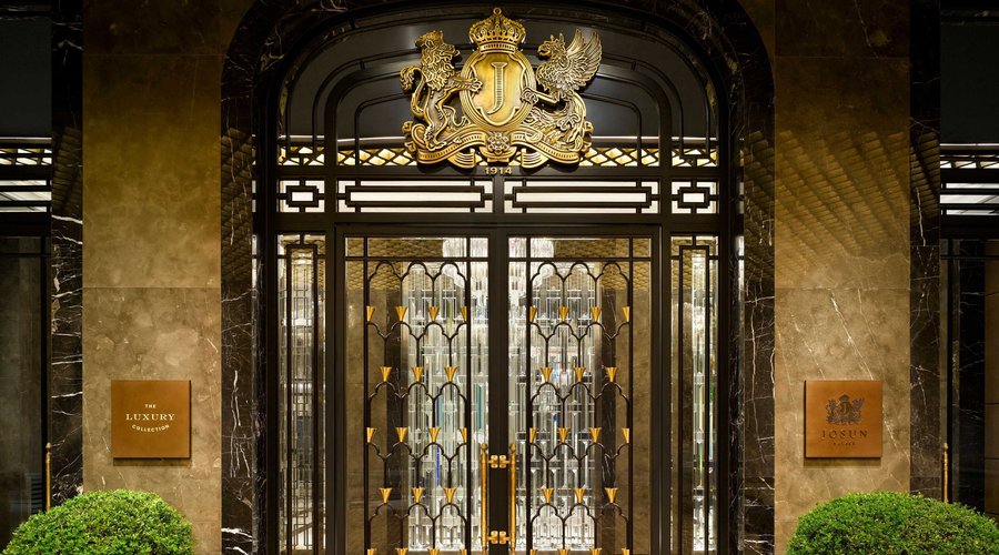 Palace Gate, Exterior