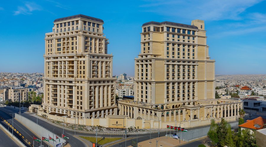 Hotel Exterior - Daytime