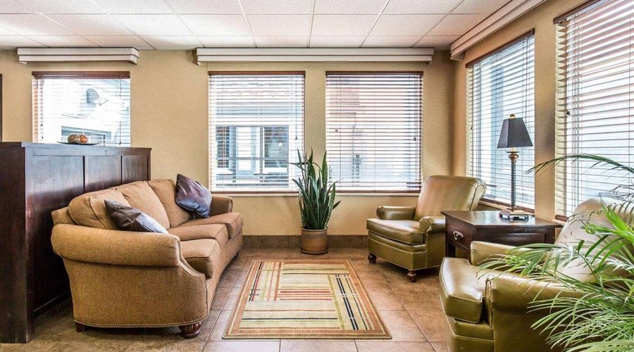 Lobby with sitting area