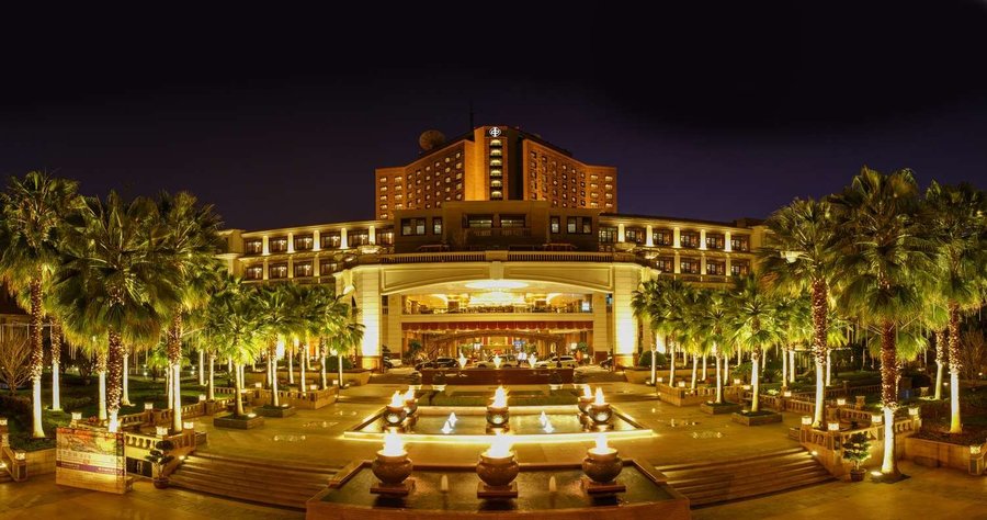 Kunming Green Lake Hotel Exterior at Night