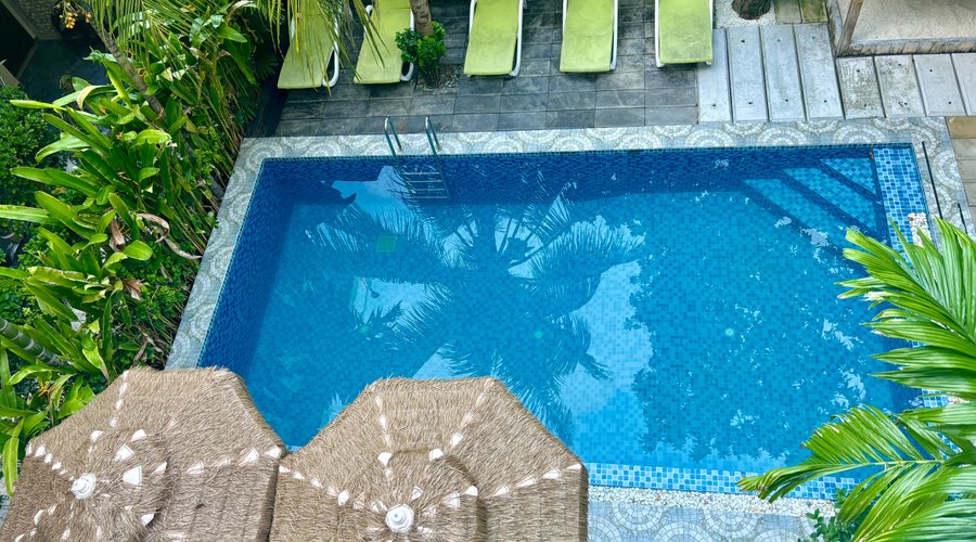 Pool Hotel 