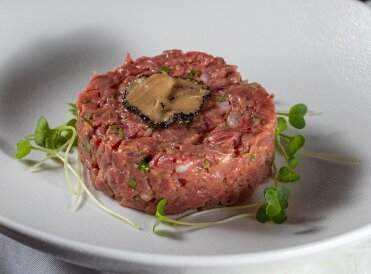 Steak Tartare Trufado  (Truffle Steak Tartare)