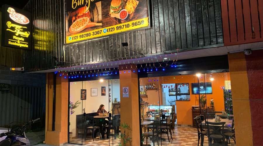 Pizzaria e hamburgueria. Burger family