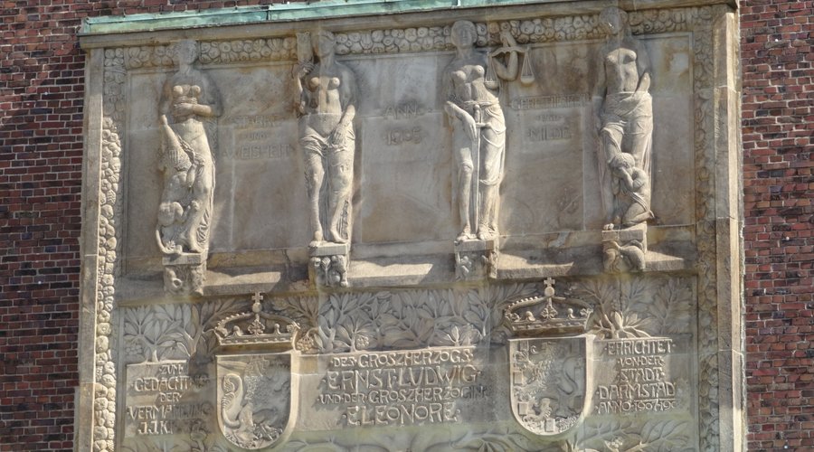 Darmstadt Hochzeitsturm, Heinrich Jobst relief 