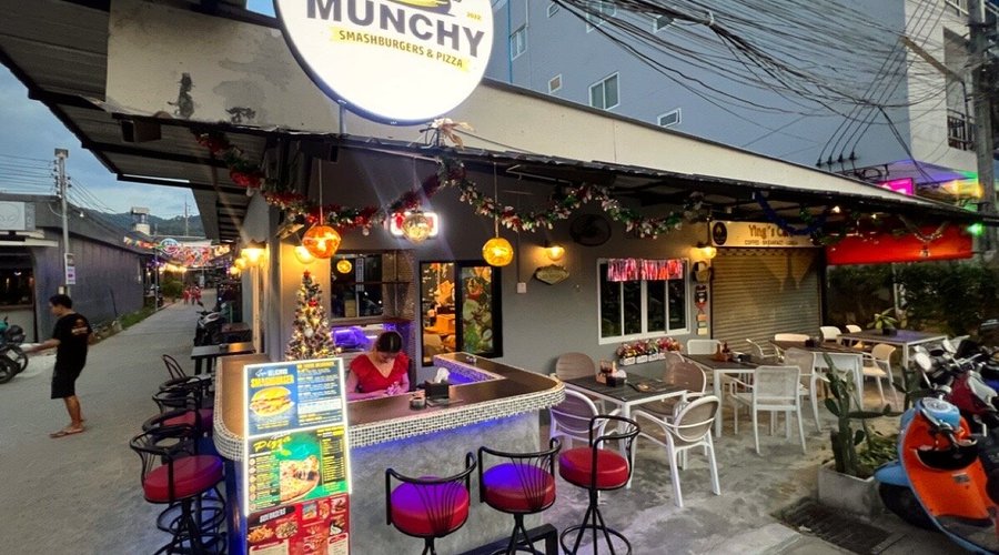 Munchy Kamala and Patong! Real Smashburgers and Pizza!