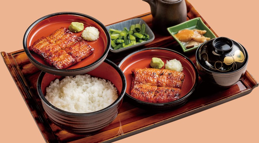 大人気のオリジナルメニュー「やなまぶし丼」。 甘めのタレとわさびとねぎを混ぜてうなぎに乗せてお召し上がりに。 さっぱりとした食感で旨味たっぷりのうなぎに。  