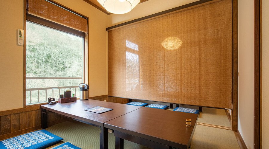 お子様とご一緒にご来店の方のために お座敷席もご用意しております。 ※数に限りがございます。満席の場合、お通しするまでにお時間をいただくことがございます。