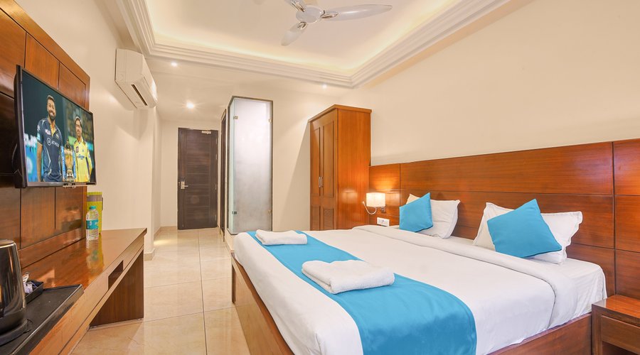 Executive King Room (Mountain-Cityside View)
