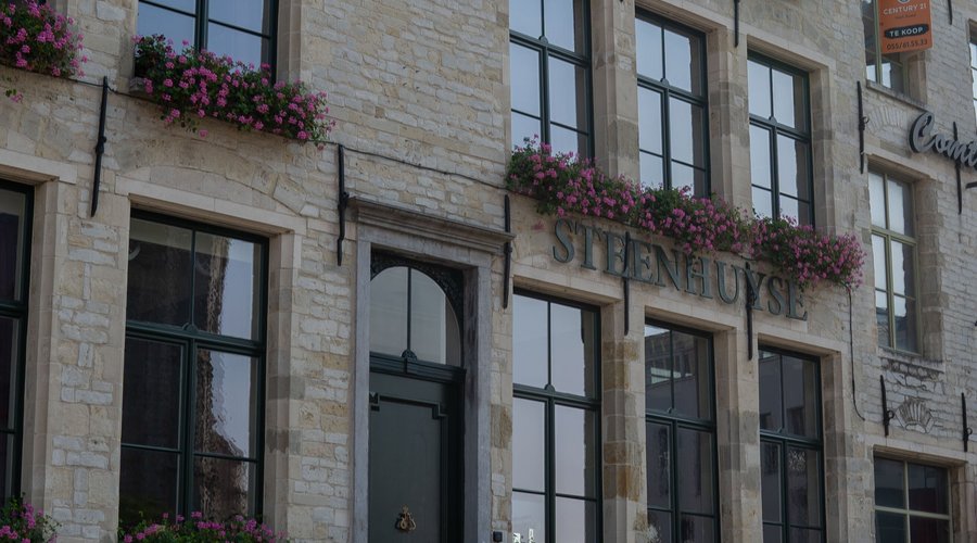 Ingang Hotel Restaurant Steenhuyse