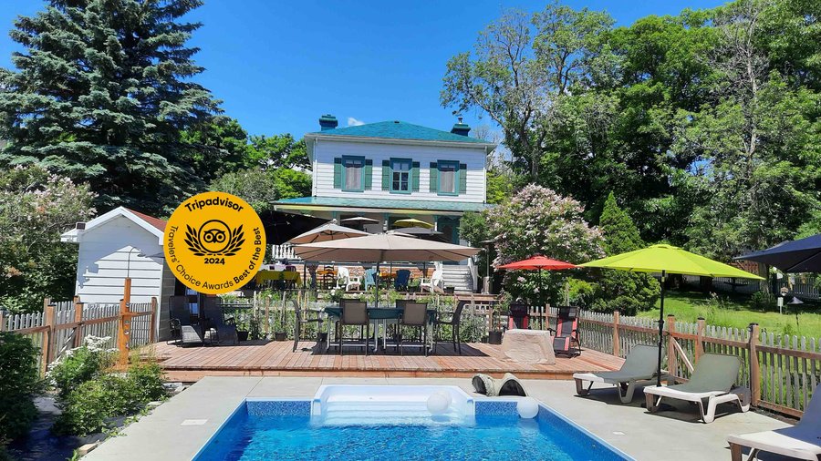 Maison ancestrale de 2 étages - Piscine au sel chauffée*, grande terrasse - chacune des 3 chambres offre une magnifique vue sur le fleuve.

* chauffée de la mi-juin à la mi-septembre