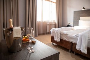 Room & Suite