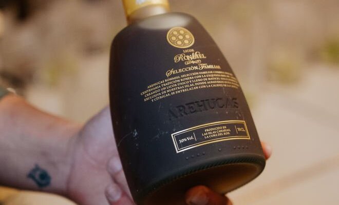 Ron Miel Selección Familiar. Ron Miel Premium con botánicos locales