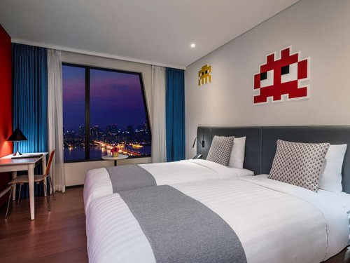 Guest room