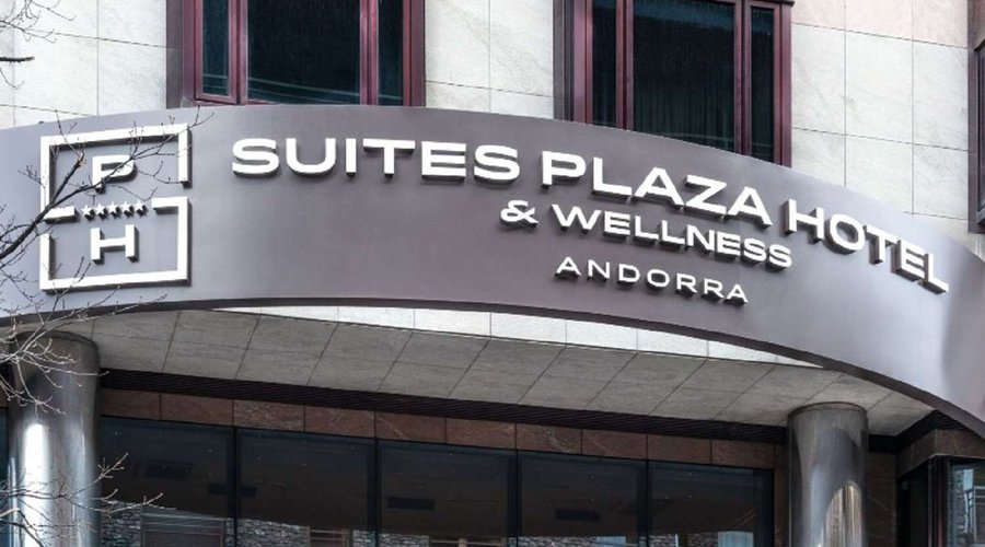Suites Plaza Exterior