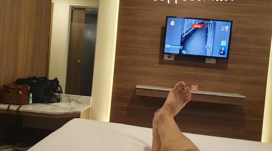 B2 Khon Kaen Premier Hotel @CoffeeChillTV - 
Excellent Reception on a Sizeable TV and Comfy, Well Elevated Double Bed #coffeechilltv
