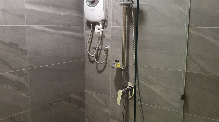 B2 Khon Kaen Premier Hotel @CoffeeChillTV - Reliable Shower
Modern Bathroom #coffeechilltv
