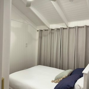 Queen bed in Gum Tree cottage