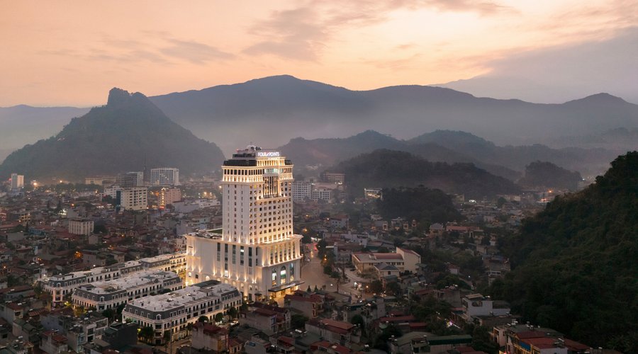 Combining a location in Ha Giang City with mountain vistas and easy access to natural landscapes, guests can enjoy the best of both.