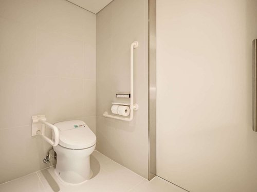 Guest room bath