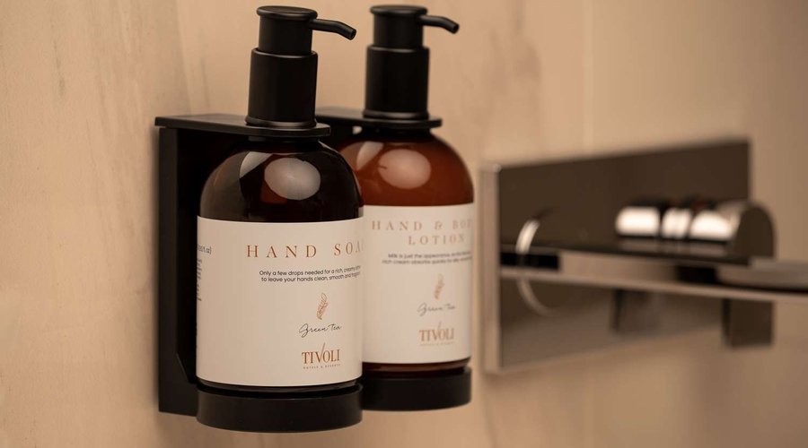 Tivoli Amenities Bathroom Shower Closeup x