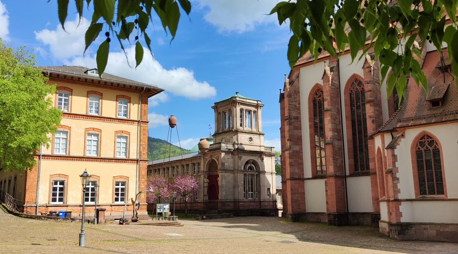 Blick auf historischen Marktplatz 