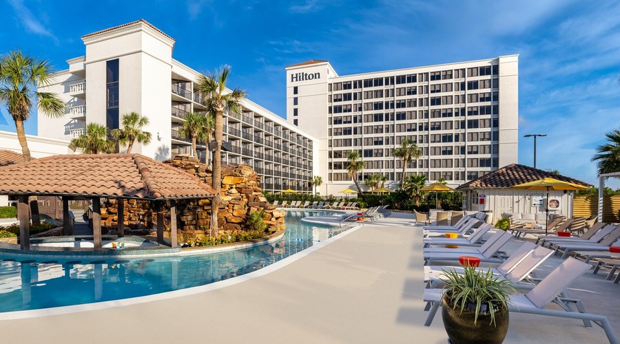 Hilton Pool & Swim Up Bar