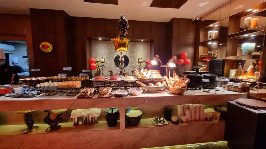 Buffet Spread at the Frigo's Gourmet - Bravura Gold Resort
