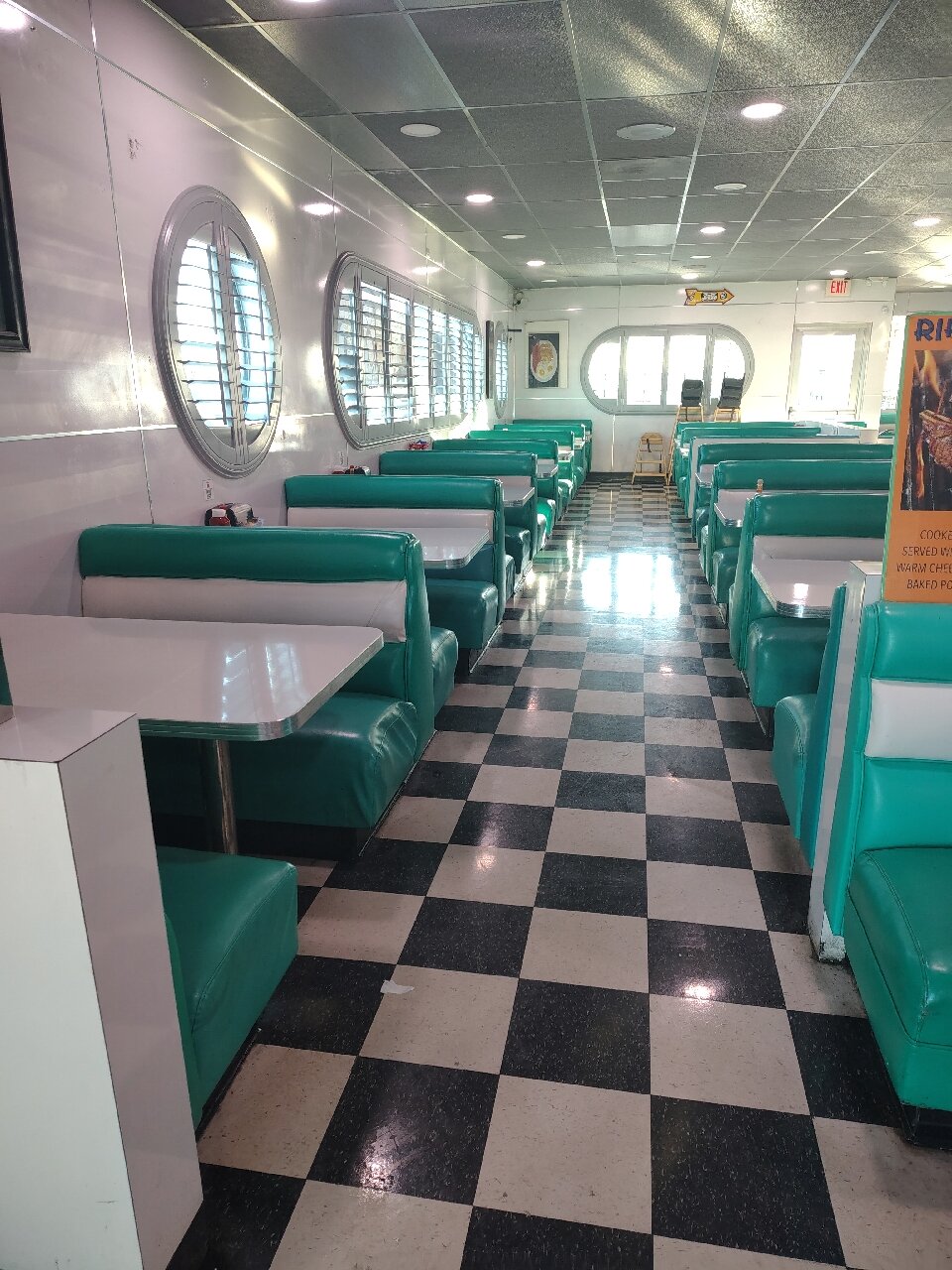 Richie's Real American Diner (ビクターヴィル) の口コミ77件