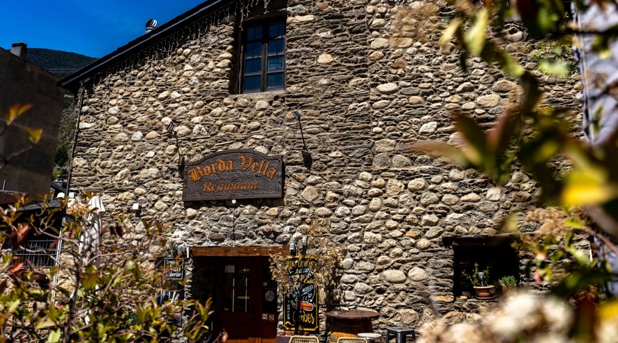 Entrada al nostre petit i personal santuari gastronòmic.  Entrada a nuestro pequeño i personal santuario gastronómico.