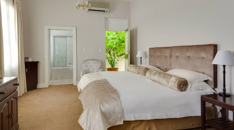Standard Twin/Twin Guest Room