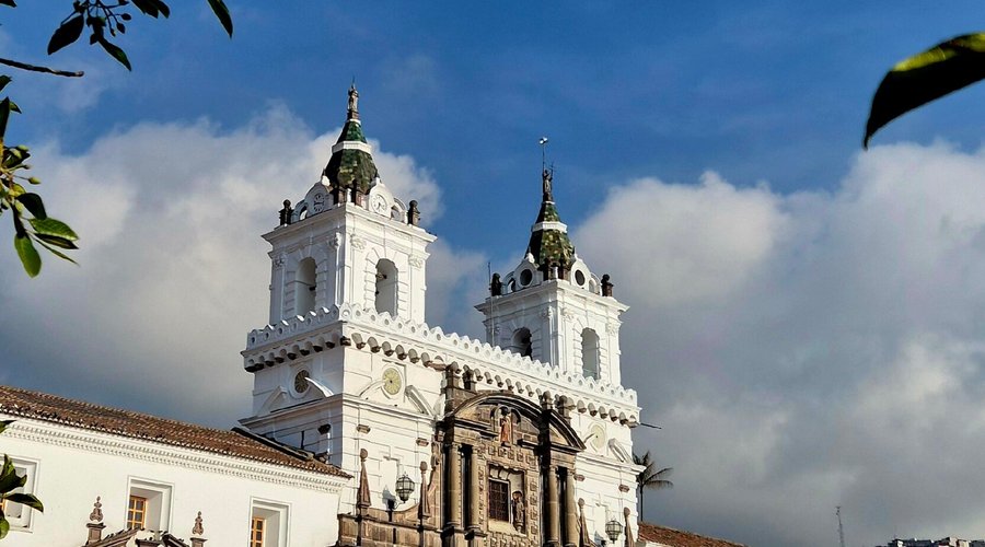 It's the largest church of Quito - but it's also a great church🌏