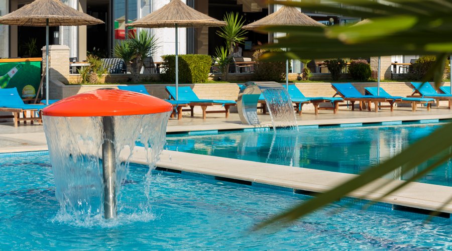 At Kraal Hotel, guests can enjoy pristine swimming pools, perfect for relaxation and unwinding. Our pools are carefully maintained, offering a refreshing retreat during the warmer months. The pool area is ideal for families, couples, and solo travelers alike, providing a serene environment with beautiful surroundings. 