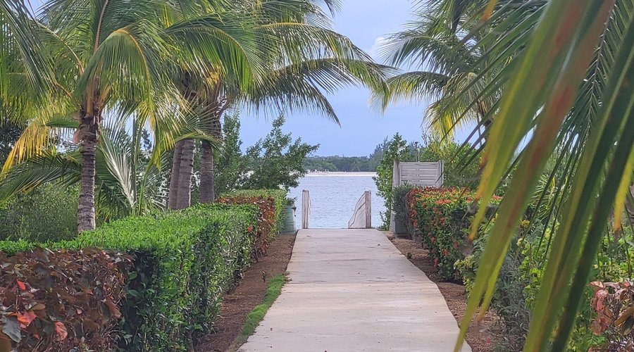 Un lugar donde cada rincón te abraza con calidez, un refugio de paz donde el ruido del mundo se desvanece, un entorno perfecto para crear momentos inolvidables en pareja.Un lugar donde cada huésped es recibido como parte de la familia.
