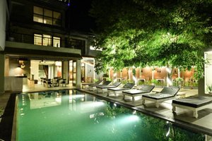 Pool & Beach