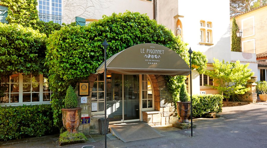 Entrance of the hotel