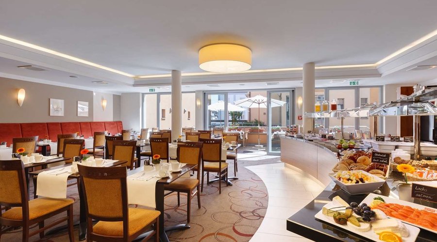 breakfast room