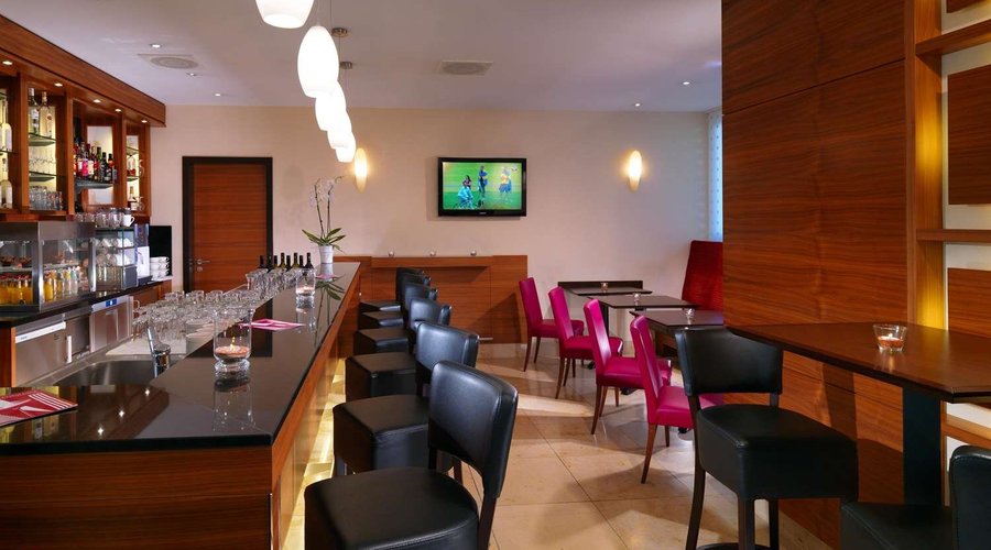 hotel bar
