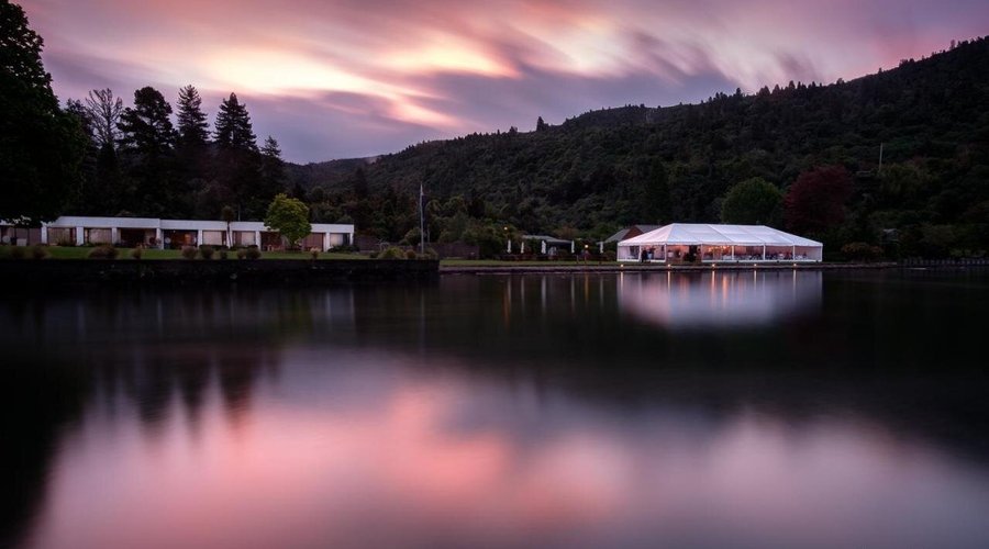 Braxmere Lodge at sunset
027 427 2963
info@braxmere.co.nz