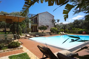 Pool & Beach